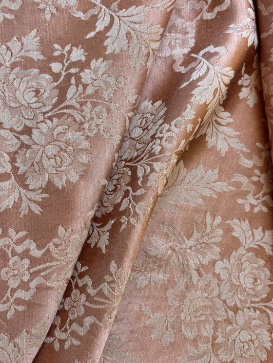 Image 1 of Tischdecke aus Seidendamast 19.