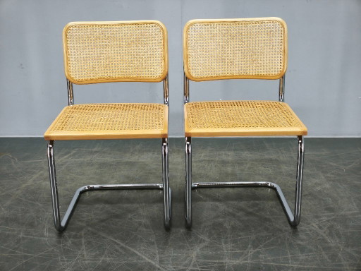 Par de sillas voladizas italianas Cesca, inspiradas en un diseño de Marcel Breuer, década de 1970.