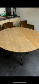 Tafel + stoelen van De Toren Interieurs