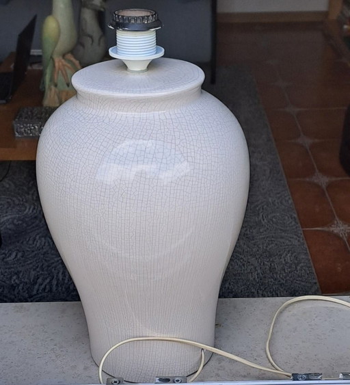 Beautiful ecru ceramic craquelé lamp base.🛋️