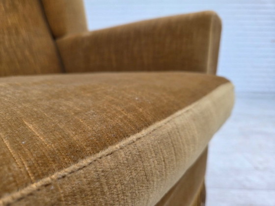 Image 1 of Deense fauteuil met hoge rugleuning uit de jaren 70, bekleed met honinggeel meubelvelours.