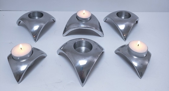 Sechs dreibeinige Aluminium-Kerzenhalter 90er Jahre, Silber (Foto 4 von 12)