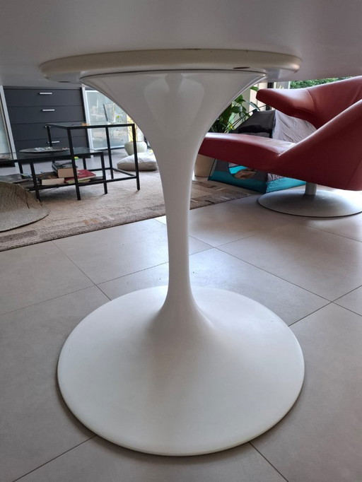 Tulip table 137 cm by Eero Saarinen signed for Knoll