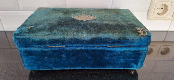 Image 1 of Antieke set van wassen handen met oud fluwelen doosje