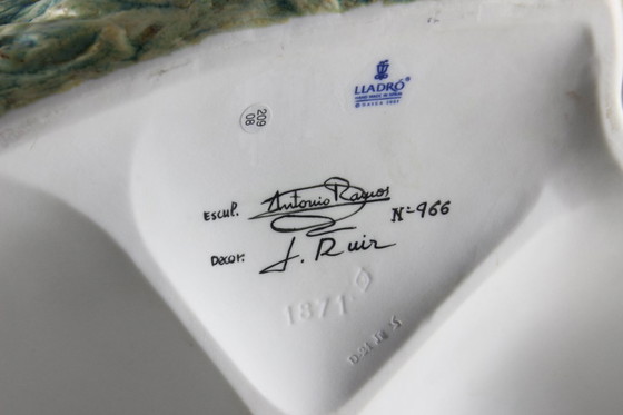 Image 1 of The Kiss – Gustav Klimt Collection – Large Limited Edition Sculpture – Lladró (63 cm)