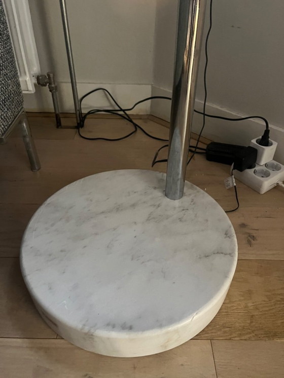 Image 1 of Lampe arc chromée avec base en marbre, signée KARE design