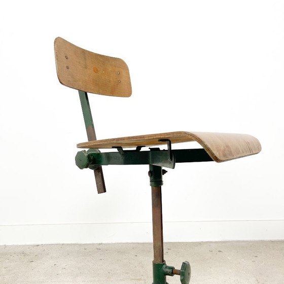 Industrial stool with wooden seat and backrest, green, Sormel, Office chairs, Metal, Brown, Vintage (photo 5 of 11)