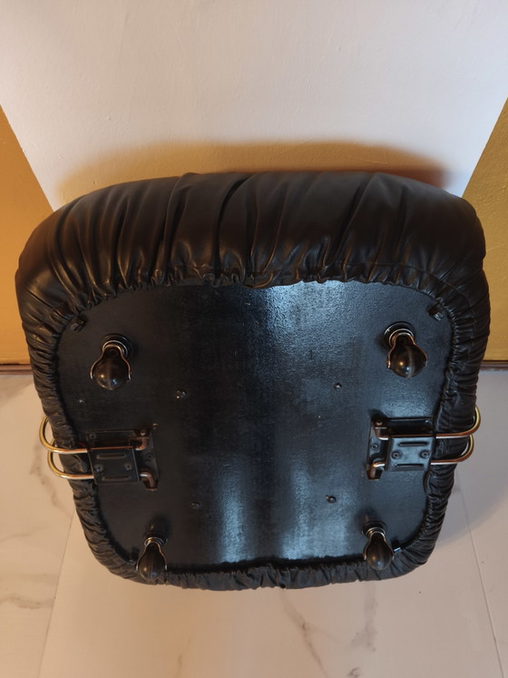 Pouf ottoman Cassina Soriana en cuir noir, années 70 – Sofas, Leather (photo 11 of 11)