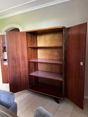 armoire brillante du milieu du siècle dernier des années 1960