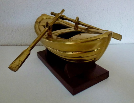 Brass boat sculpture on wooden base, Decorative Objects, Gold, Vintage (photo 2 of 12)
