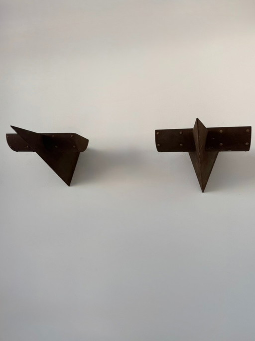 Coppia di applique da parete vintage in metallo con patina effetto ruggine, Francia, 1970. – wandlampen (photo 2 of 8)