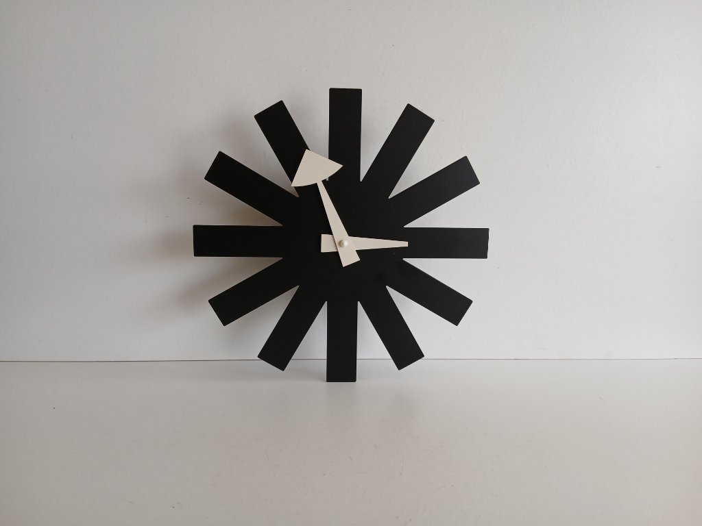 Vitra Asterisk Clock - George Nelson | €240 | Whoppah