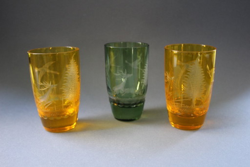 3 vecchi bicchierini da acqua colorati antichi con motivi forestali tagliati/incisi