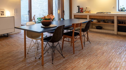 Zweifarbiger Hay-Tisch 240x90, blau, ockerfarbener Sockel