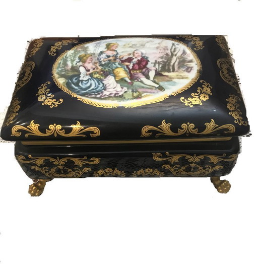 Garniture d'horloge, vases et coffre en porcelaine de Limoges/Sèvres