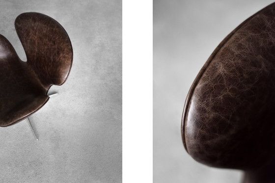 Image 1 of Mid-Century Danish Modern Brown Leather Swan Chair by Arne Jacobsen for Fritz Hansen, 1958