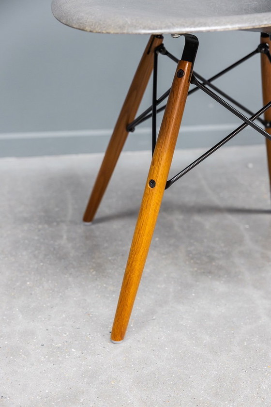 Image 1 of Sedie Eames DSW Elephant in fibra di vetro grigia, 6x
