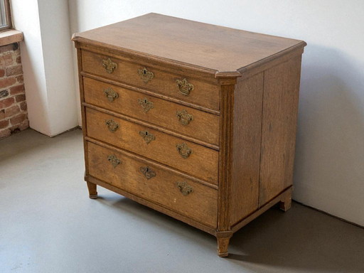 Antique wooden dresser / chest of drawers - 4 drawers