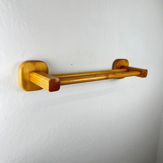Image 1 of Minimalistischer Handtuchhalter aus Kiefernholz, 1970er/80er Jahre, quadratische Befestigung