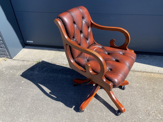 Engelse Chesterfield Bureaustoel Roodbruin – Bureaustoelen, Leather, Wood (photo 3 of 5)