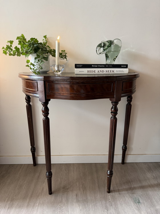 Image 1 of Mesa auxiliar de recibidor semicircular clásica