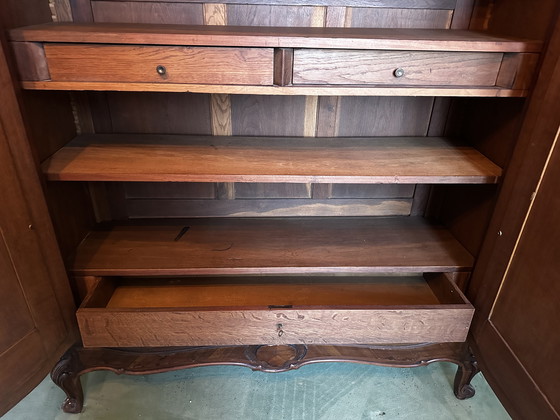 Image 1 of Glace-Skulpturenschrank im Noyer-Stil im Stil Ludwigs XV. des 19. Jahrhunderts