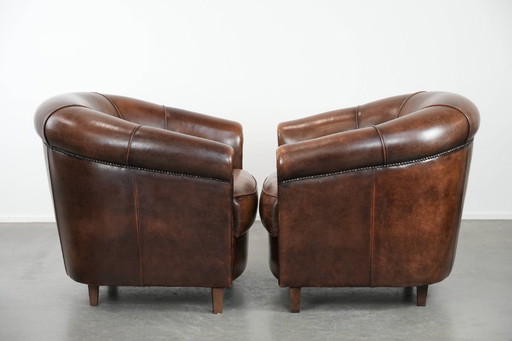 2 poltrone da club in pelle di pecora con cuscino di seduta fisso e bellissimi colori