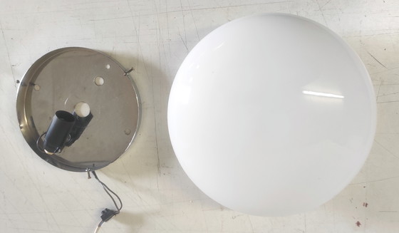 Image 1 of Lampada da soffitto o da parete con globo in vetro opalino - metà del XX secolo