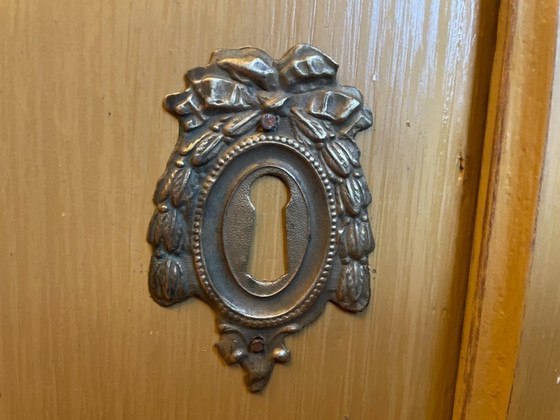 Image 1 of Credenza angolare del XIX secolo Credenza da cucina con ante sferiche