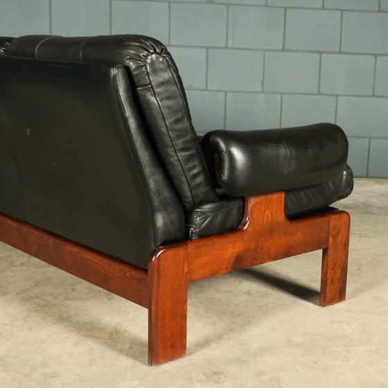 Image 1 of Divano in pelle nera di metà secolo – struttura in legno – anni '60