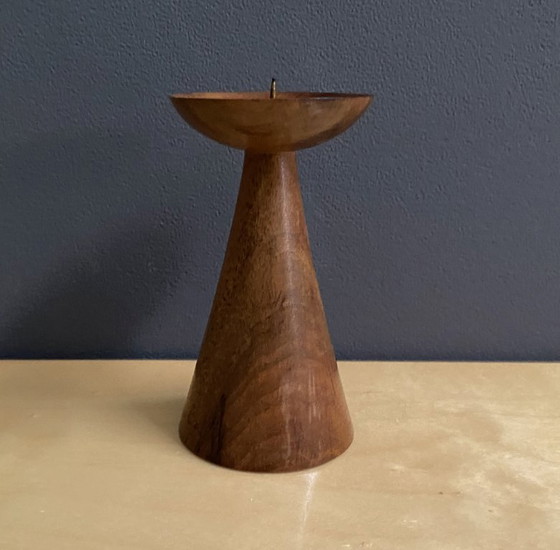 Image 1 of Kandelaar van teakhout en messing, jaren 70.