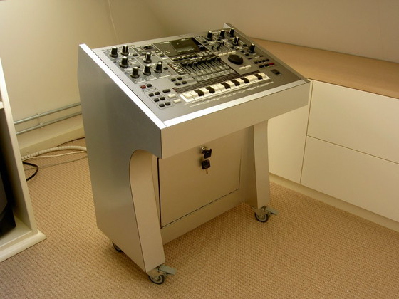 Meuble de Studio Unique Fait Main Roland MC-505 Groovebox – Merkloos, Dessertes, Aluminium (photo 5 of 9)