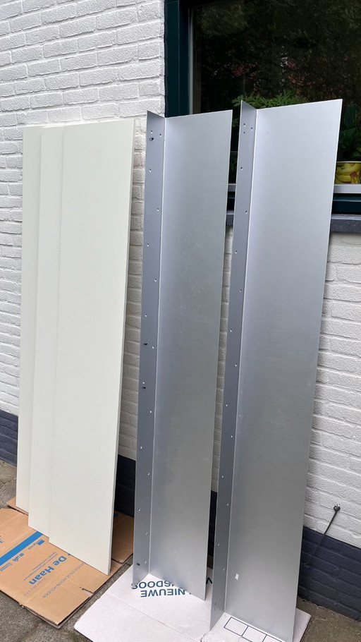 2x Porro load it bookshelves met 3 wandpanelen wit