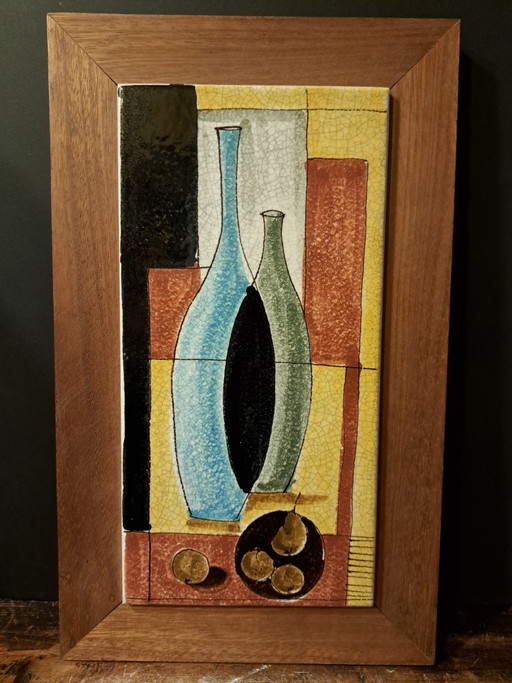 Azulejo de cerámica vintage italiano de los años 60 con motivo de botella modernista y marco de madera.
