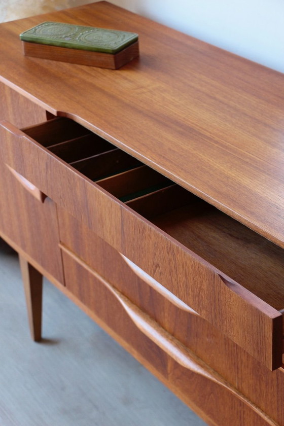 Image 1 of Skandinavisches Teak-Sideboard, 1960er Jahre - Restauriertes Beautility-Sideboard
