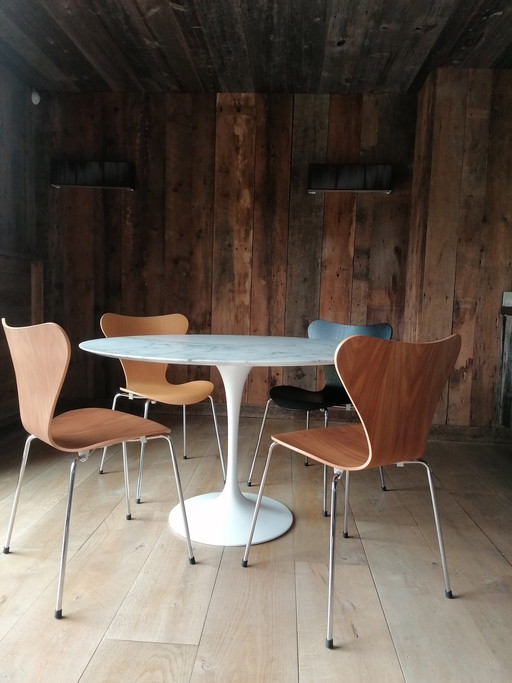 Knoll Saarinen Tulip dining table