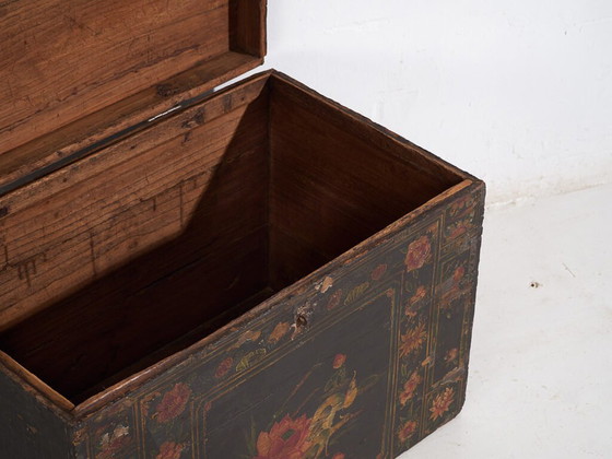 Malle chinoise ancienne peinte en bois de pin – Chine, circa 1900 – Armoires de rangement, Iron (photo 21 of 40)