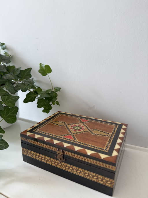 Boîte de rangement en bois à motif incrusté