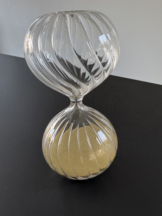 Image 1 of Sablier en verre rempli de sable doré