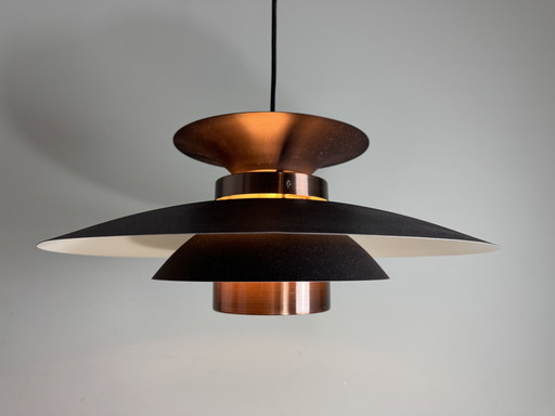 Magnifique lampe suspendue design danoise noire avec couleur cuivre