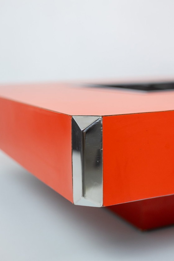 Image 1 of Willy Rizzo. Table basse laquée formant bar. Années 1970.