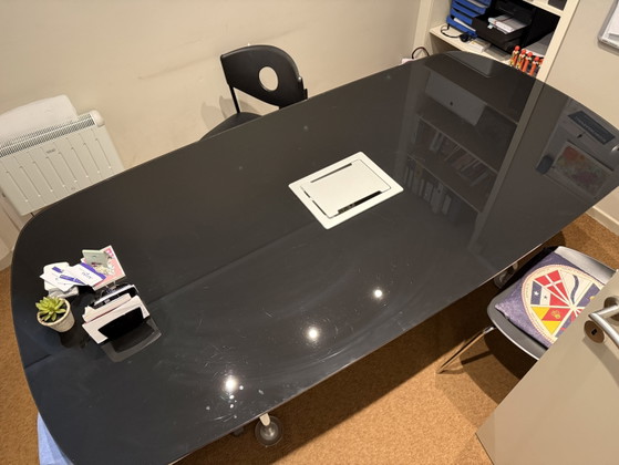 Tavolo da conferenza Interstuhl Design – Vetro nero e alluminio – 220 cm – Console, Aluminium, Glass (photo 4 of 5)