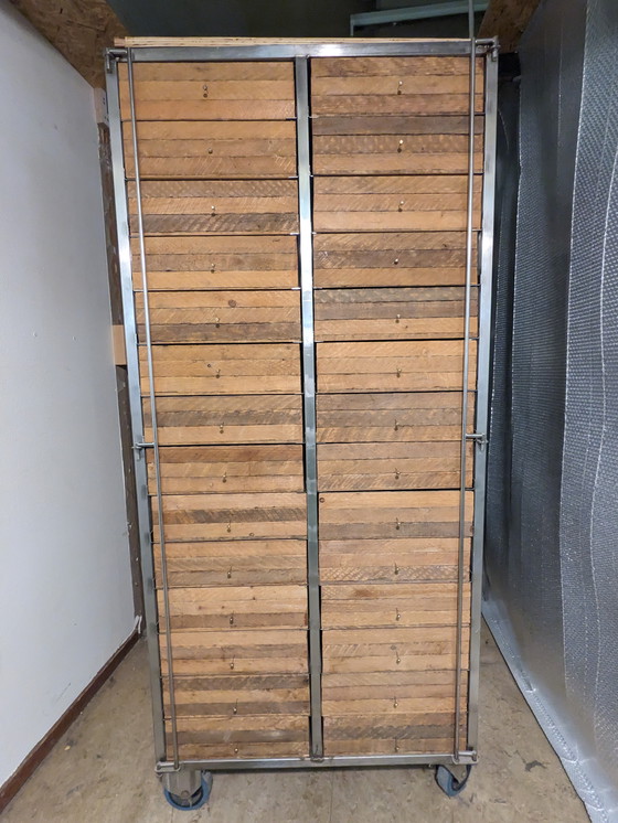 Image 1 of Regal Tabac cajonera/armario con ruedas.