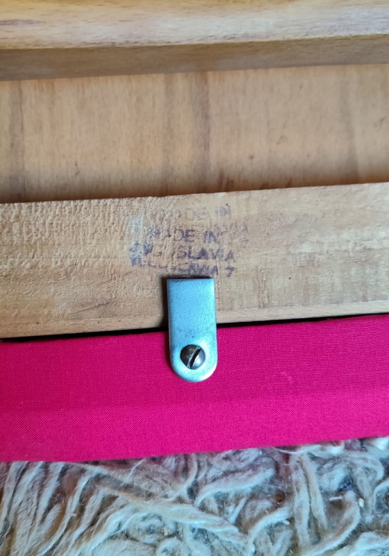 Sedia in legno massello e tessuto rosso - design anni '50 – Sedie da pranzo (photo 9 of 10)