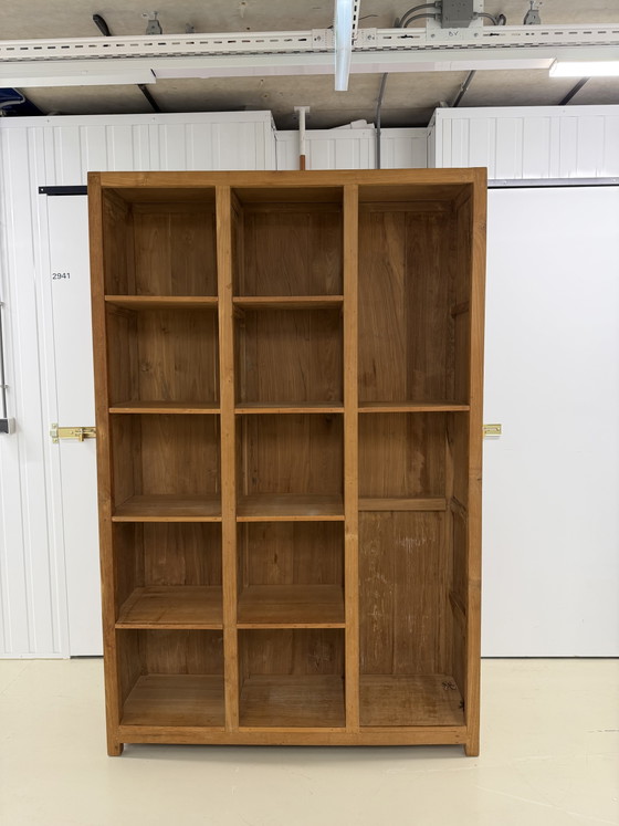 Image 1 of Massief TEAK kast met 12 uitneembare blanken