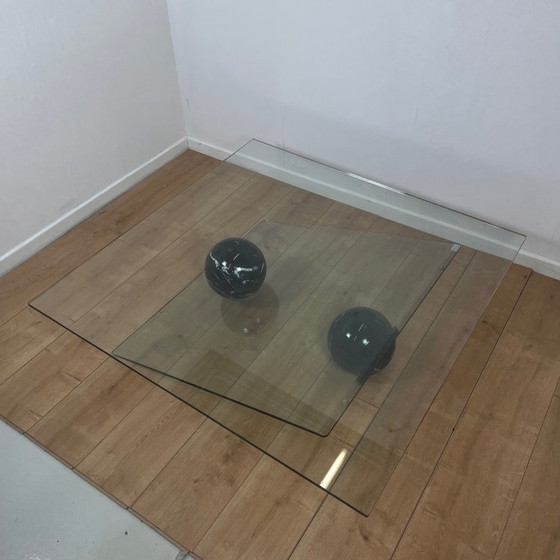 Image 1 of Roche Bobois asymmetrischer Couchtisch aus Glas und Marmor, 1980/90