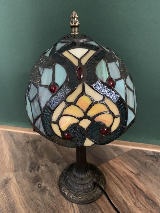 Image 1 of Tiffany style tafel lamp 