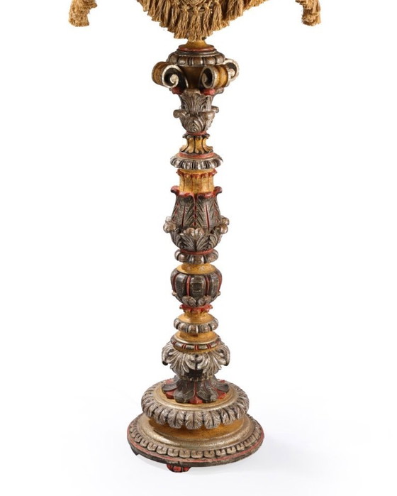 Image 1 of Italienische Stehlampe aus geschnitztem Holz aus der Mitte des 20. Jahrhunderts