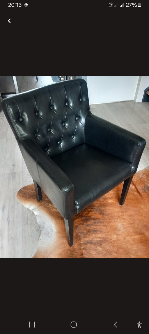 Beautiful treetable dining table with 6 captioned leather dining chairs