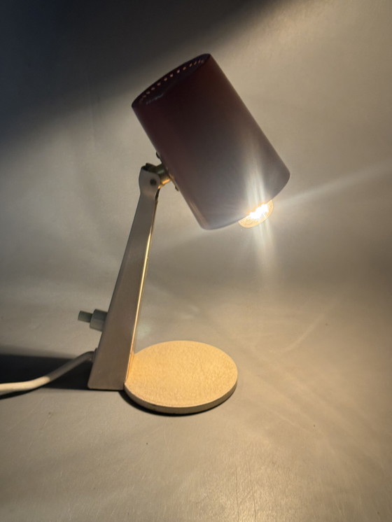 Image 1 of Lampe de table vintage avec abat-jour rose et bouton lumineux